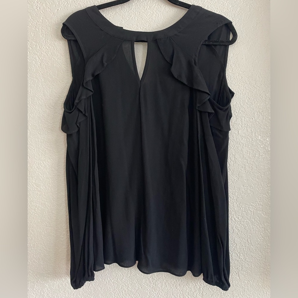 Long sleeve shoulders out shirt